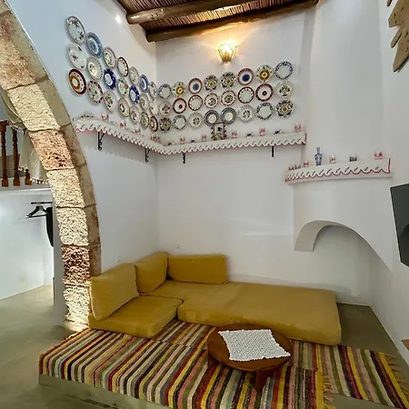 Floura's Kamariko - Authentic Rhodian Apartman