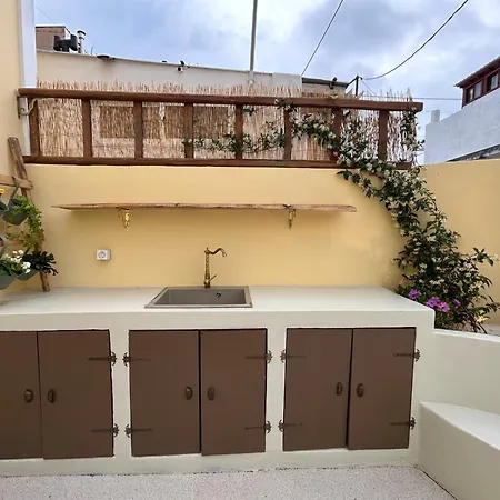 Floura's Kamariko - Authentic Rhodian Apartman *